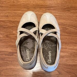 Women’s Skechers criss cross suede and leather shoe size 7